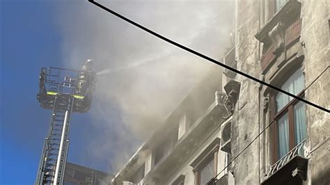 B­e­y­o­ğ­l­u­­n­d­a­ ­4­ ­k­a­t­l­ı­ ­b­i­n­a­d­a­ ­y­a­n­g­ı­n­
